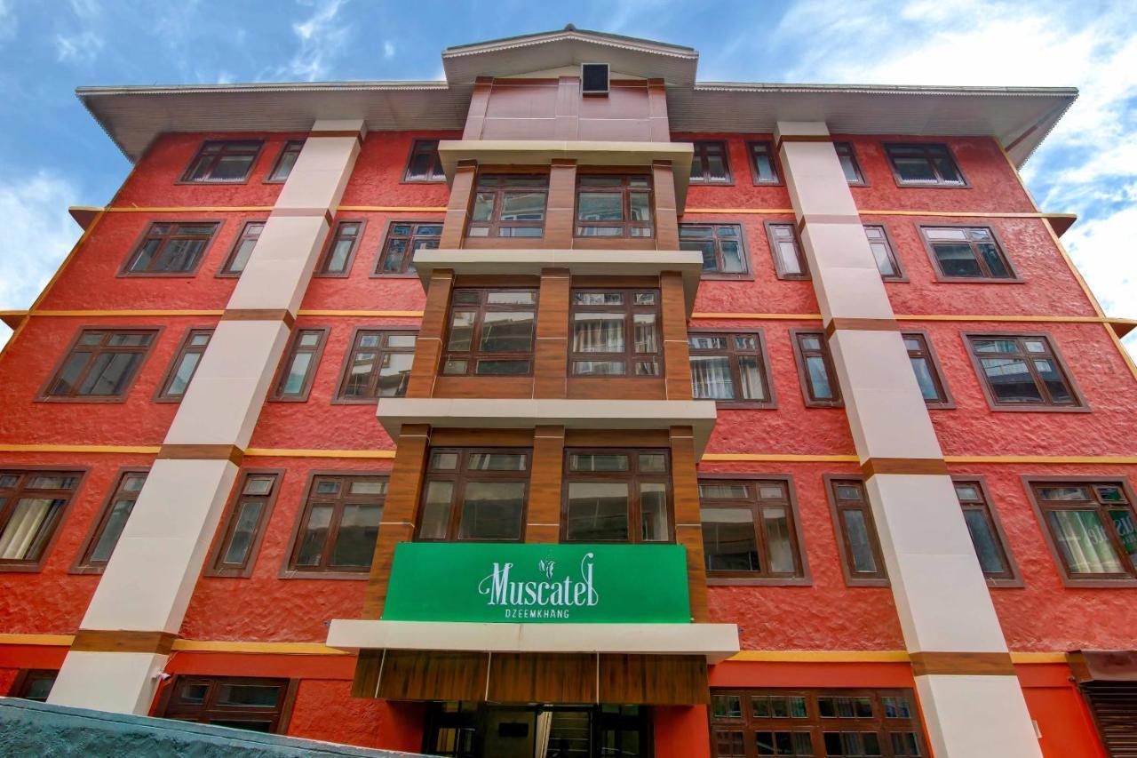 Muscatel Central Hotel - Dzeemkhang Ґанґток Екстер'єр фото