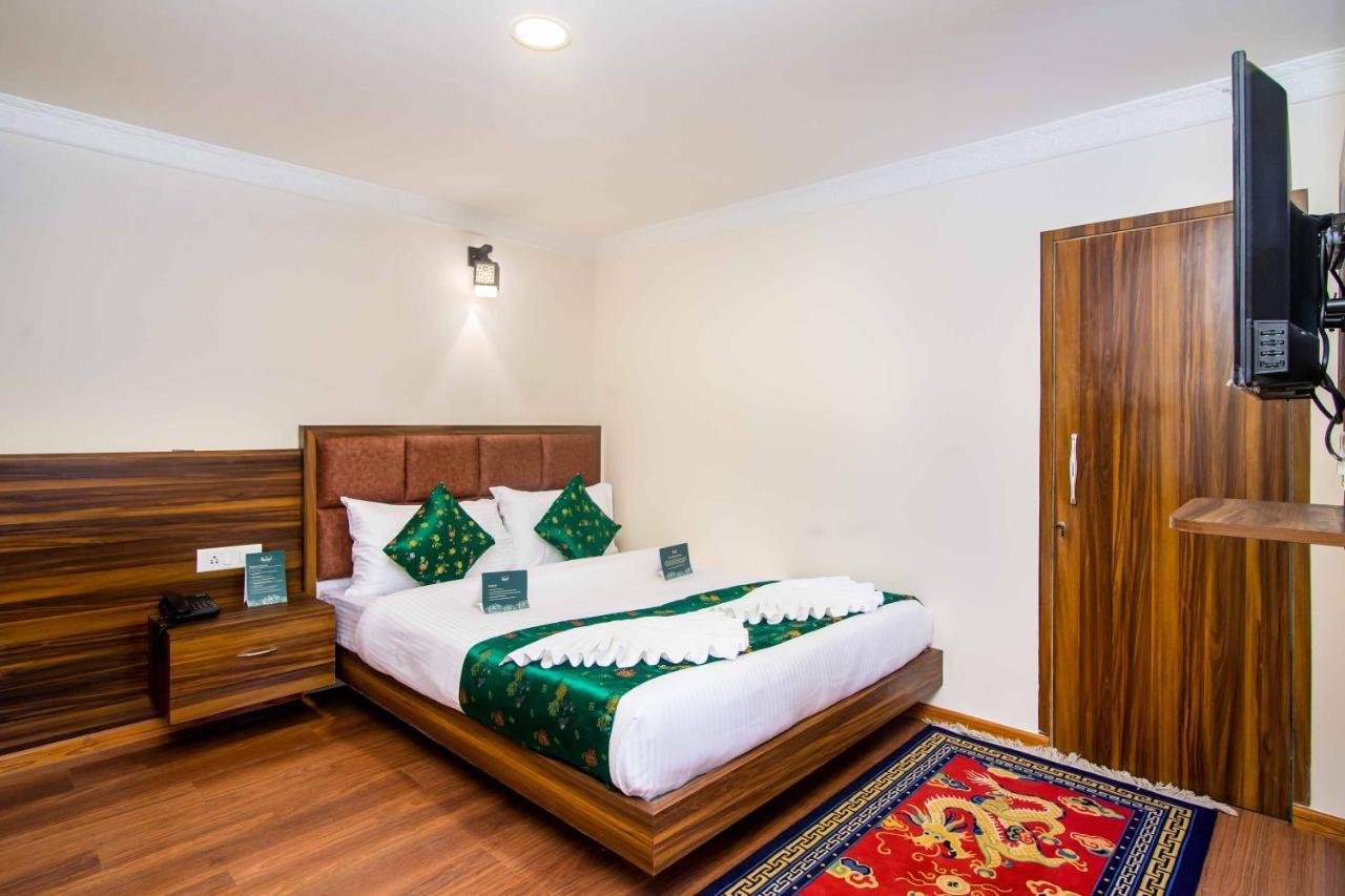 Muscatel Central Hotel - Dzeemkhang Ґанґток Екстер'єр фото