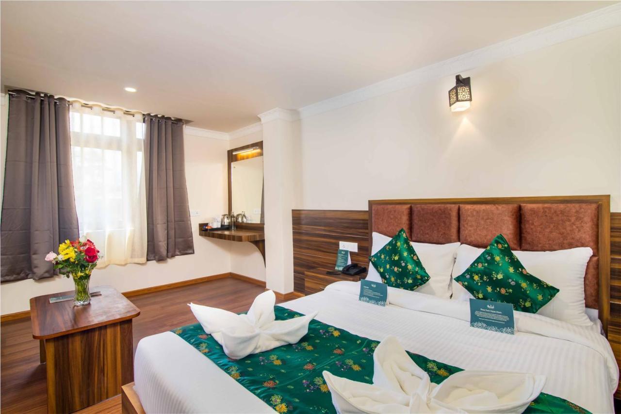 Muscatel Central Hotel - Dzeemkhang Ґанґток Екстер'єр фото