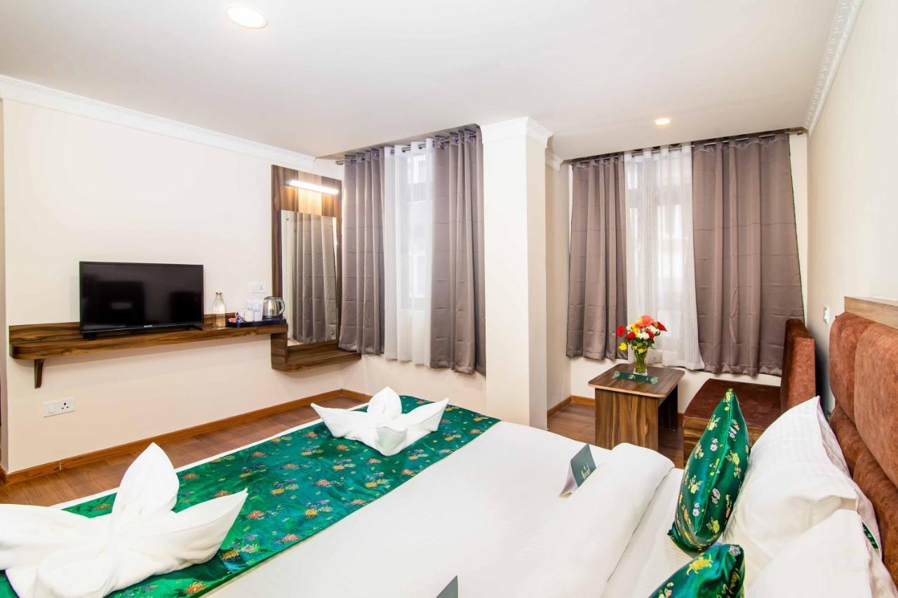 Muscatel Central Hotel - Dzeemkhang Ґанґток Екстер'єр фото