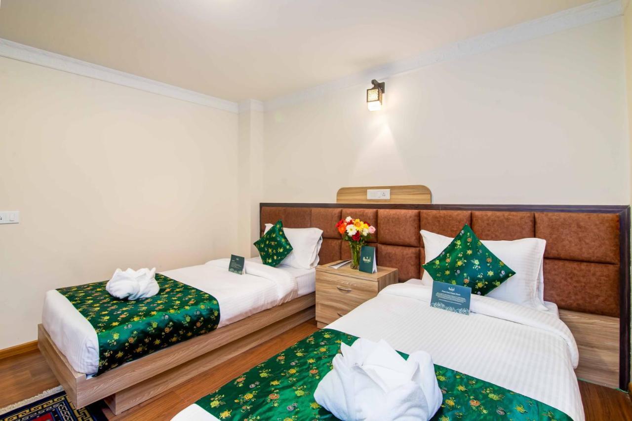Muscatel Central Hotel - Dzeemkhang Ґанґток Екстер'єр фото