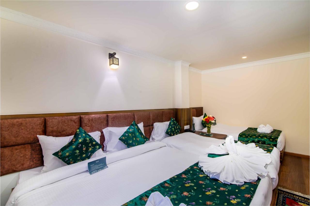Muscatel Central Hotel - Dzeemkhang Ґанґток Екстер'єр фото