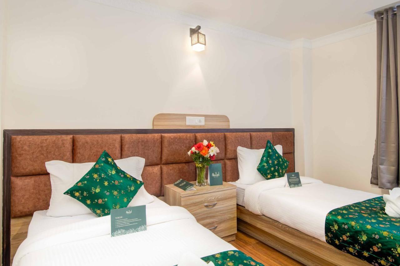 Muscatel Central Hotel - Dzeemkhang Ґанґток Екстер'єр фото