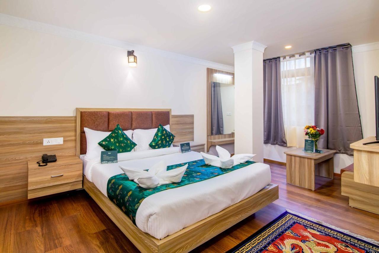 Muscatel Central Hotel - Dzeemkhang Ґанґток Екстер'єр фото