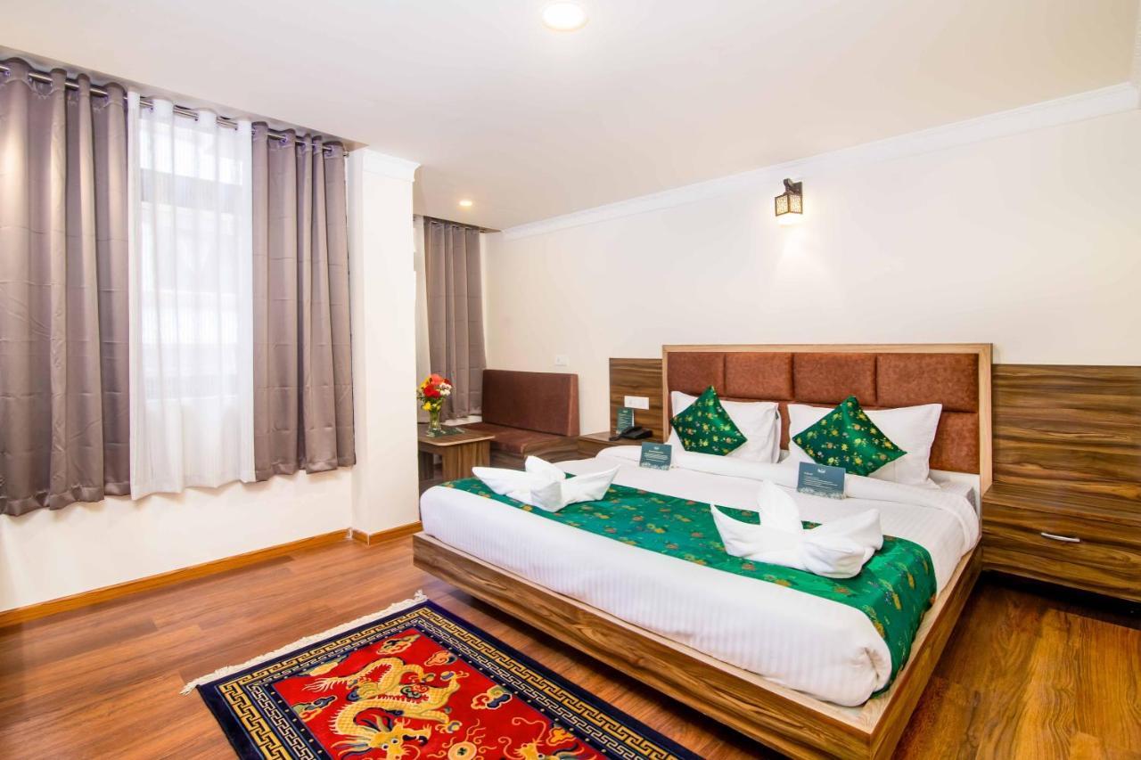 Muscatel Central Hotel - Dzeemkhang Ґанґток Екстер'єр фото