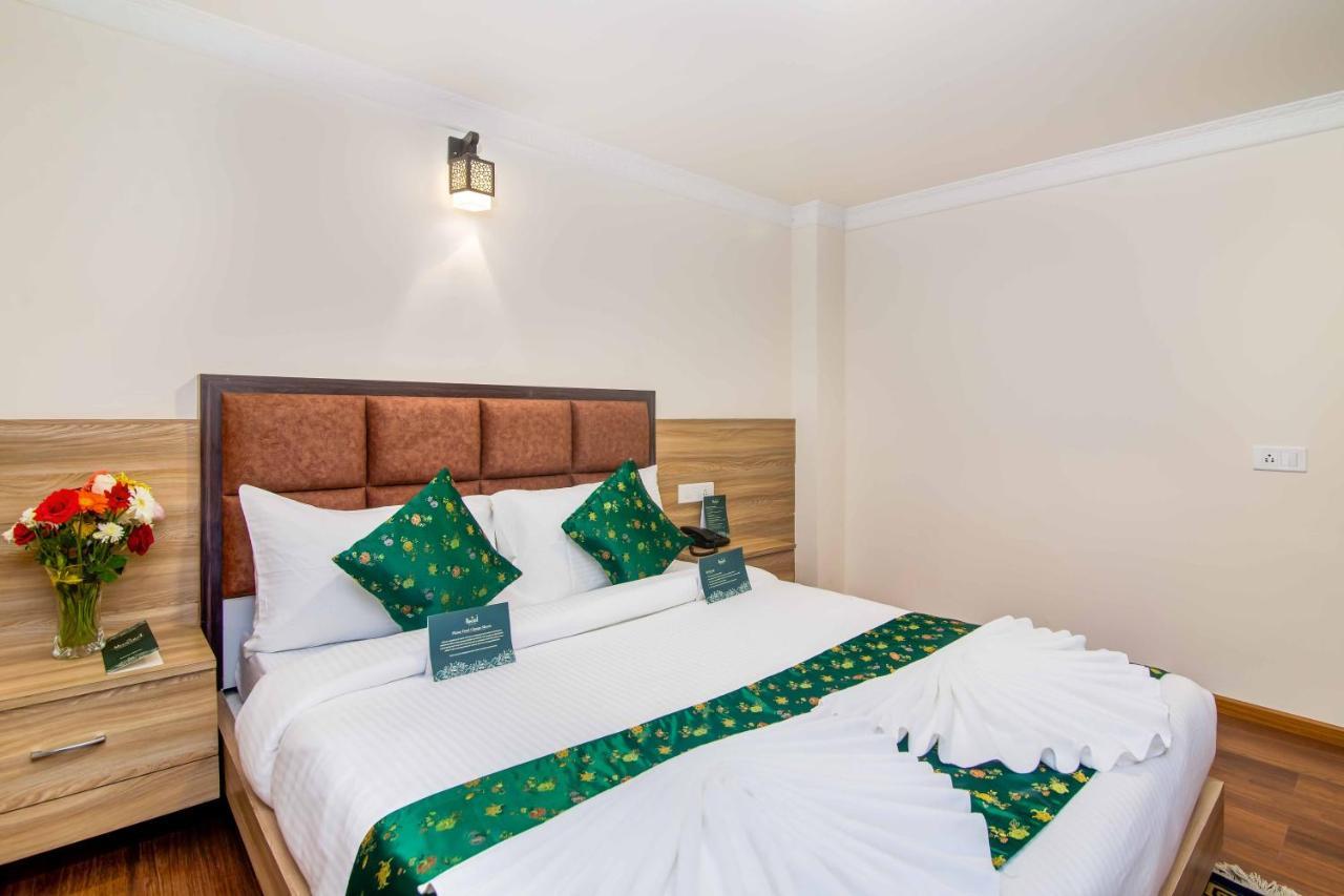 Muscatel Central Hotel - Dzeemkhang Ґанґток Екстер'єр фото