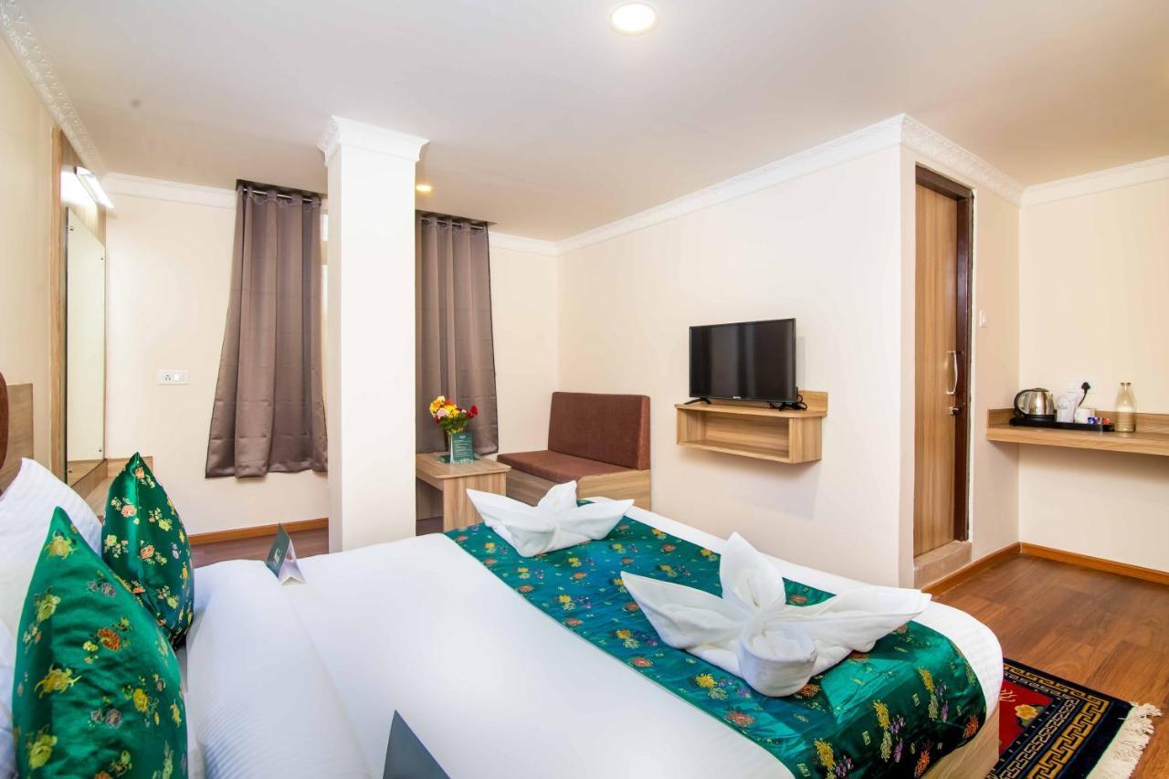 Muscatel Central Hotel - Dzeemkhang Ґанґток Екстер'єр фото