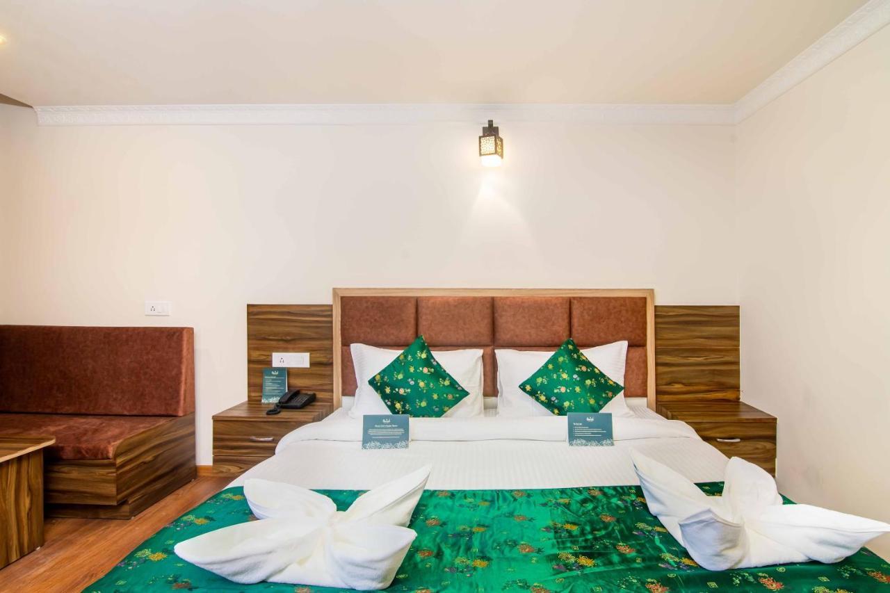 Muscatel Central Hotel - Dzeemkhang Ґанґток Екстер'єр фото