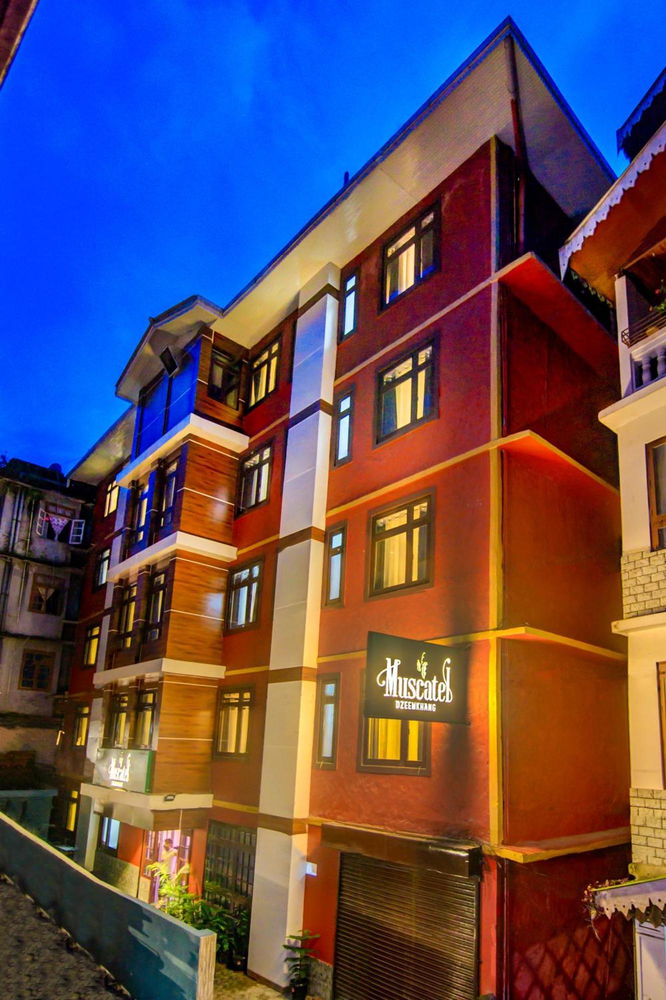 Muscatel Central Hotel - Dzeemkhang Ґанґток Екстер'єр фото